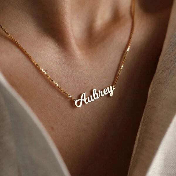 Personalized gift - Custom Name Necklace